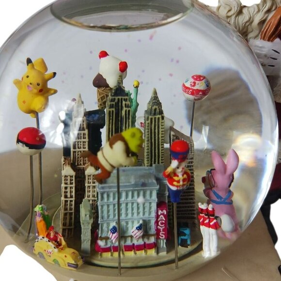 Macys Vtg Thanksgiving Day Parade musical Water Snow Globe 8.5x 7.5 - Picture 4 of 10